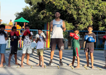 Professor Matheus Ramos dos Santos lidera projeto de boxe em Itaguaí-RJ - Foto: Divulgação