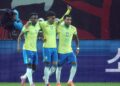 Estevão comemora o primeiro gol do Brasil em amistoso ao lado de Rodrygo e Vini Jr