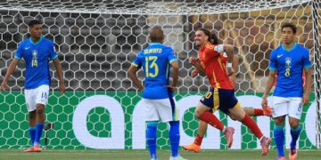 Momento do gol da Espanha contra o Brasil