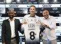 Charles em apresentação no Corinthians