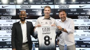 Charles em apresentação no Corinthians