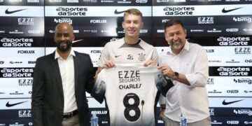 Charles em apresentação no Corinthians