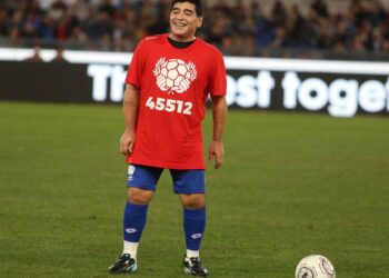 Diego Maradona em partida amistosa - Créditos: depositphotos.com / m.iacobucci.tiscali.it