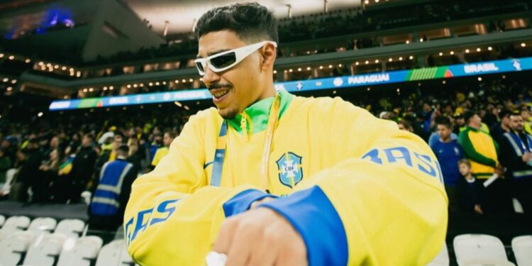 DJ Kaique durante apresentação