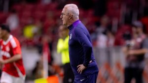 Dorival Jr, técnico do Corinthians, reclama da arbitragem novamente.
