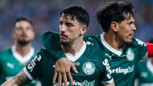 Gustavo Gómez e Piquerez em jogo do Palmeiras