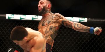 Ex-lutador, Suman Mokhtarian durante combate