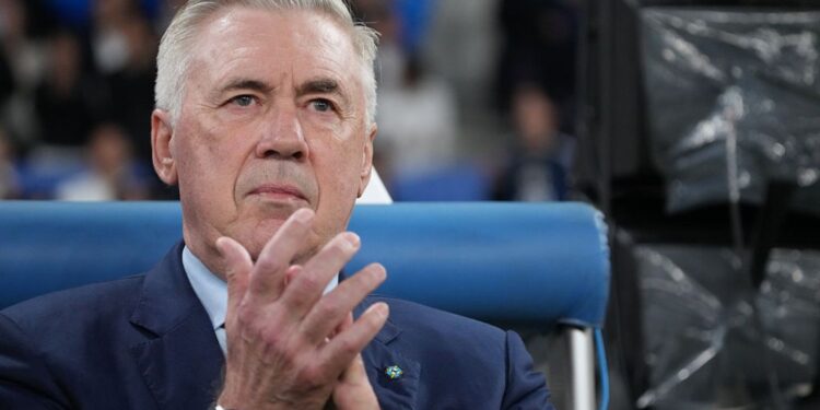 Ancelotti durante jogo da Seleção Brasileira
