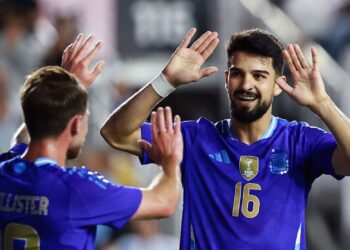 Flaco López comemorando gol da seleção argentina