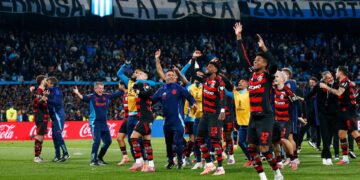 Jogadores do Flamengo comemorando classificação
