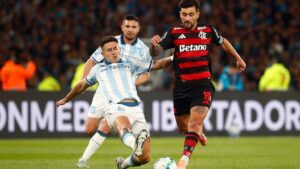 Lance do jogo entre Racing e Flamengo pela Libertadores