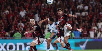 Lance da partida entre Flamengo e Racing