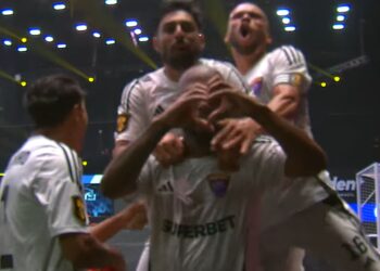 Jogadores do Funkbol comemorando gol