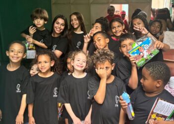Gabriel Girotto e Fundação Ruf Ruf distribuem kits no Dia das Crianças