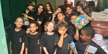Gabriel Girotto e Fundação Ruf Ruf distribuem kits no Dia das Crianças