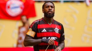Gerson durante jogo do Flamengo no Mundial de Clubes da Fifa