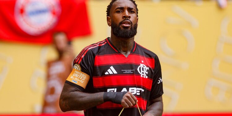 Gerson durante jogo do Flamengo no Mundial de Clubes da Fifa