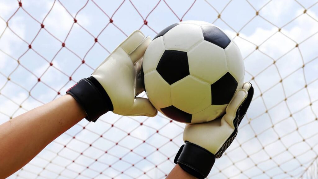 Gol mais rápido da história do futebol e como as regras validaram o recorde de 2,4 segundos