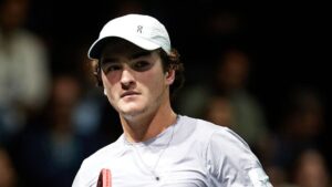 João Fonseca em ação no Masters 1000 de Paris