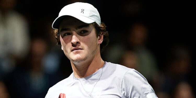 João Fonseca em ação no Masters 1000 de Paris