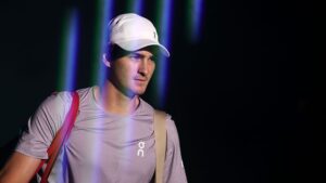 João Fonseca na disputa do Masters 1000 de Paris