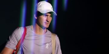 João Fonseca na disputa do Masters 1000 de Paris