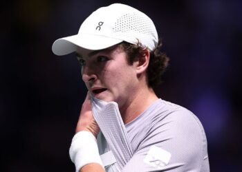 João Fonseca durante partida no Masters 1000 de Paris