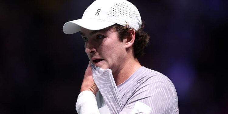 João Fonseca durante partida no Masters 1000 de Paris