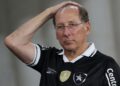 John Textor com camisa do Botafogo