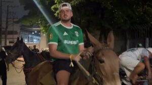Jon Vlogs chegando ao jogo do Capim