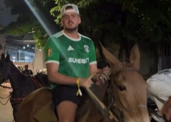 Jon Vlogs chegando ao jogo do Capim