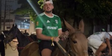 Jon Vlogs chegando ao jogo do Capim