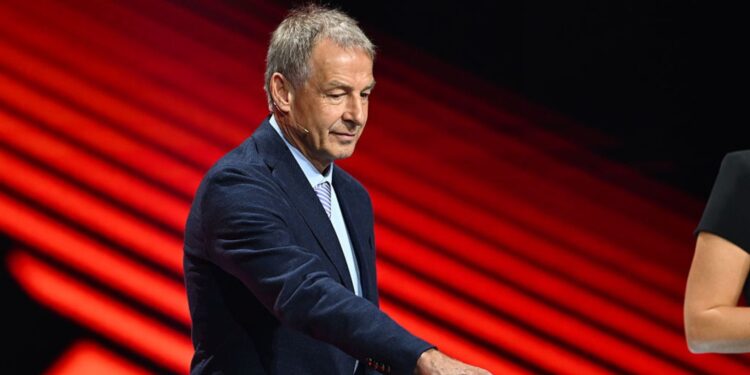 Jürgen Klinsmann em sorteio da UEFA
