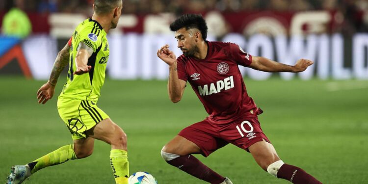 Lance do jogo entre Lanús e Universidad de Chile