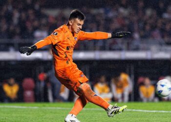 Gonzalo Valle em jogo da LDU contra o São Paulo