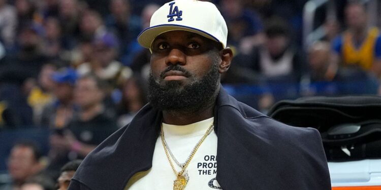 LeBron James vira problema para os Lakers