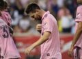 Jogadores do Inter de Miami ao lado de Lionel Messi - Créditos: depositphotos.com / thenews2.com