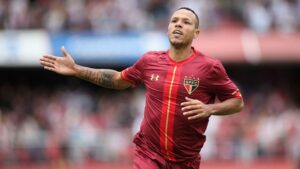 Luis Fabiano se incomodou com a atitude de Vitor Roque