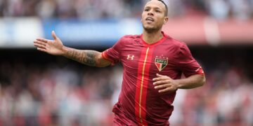 Luis Fabiano se incomodou com a atitude de Vitor Roque