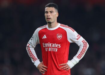 Gabriel Martinelli em jogo do Arsenal