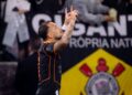 Maycon comemorando gol pelo Corinthians