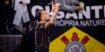 Maycon comemorando gol pelo Corinthians