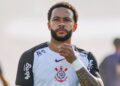 Memphis Depay durante jogo do Corinthians