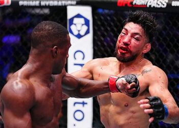Michael "PQD" acertou um cruzado impiedoso - Foto: UFC/Zuffa LLC