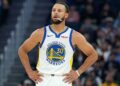 Curry durante jogo de pré-temporada da NBA