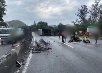 Ônibus com torcedores do Flamengo tomba