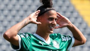 Amanda Gutierres comemorando gol pelo Palmeiras