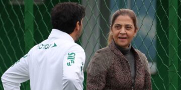 Palmeiras: Leila Pereira conversando com Abel Ferreira