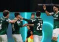 Jogadores do Palmeiras comemorando gol