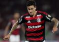 Pedro durante jogo do Flamengo contra o Racing